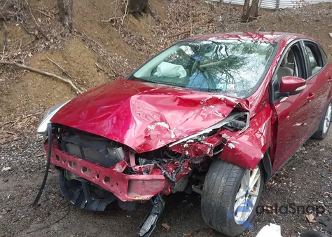 2015 Ford Focus Se from USA, damaged, VIN 1FADP3F20FL292883